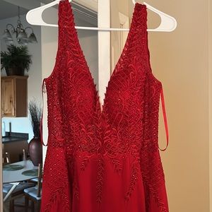 GB Women’s Red Formal/Prom dress. Deep V neck size 11